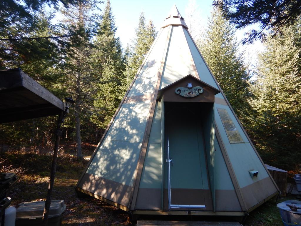 Villa Aux Tipis De La Riviere Sauvage Saint Romain Exterior foto