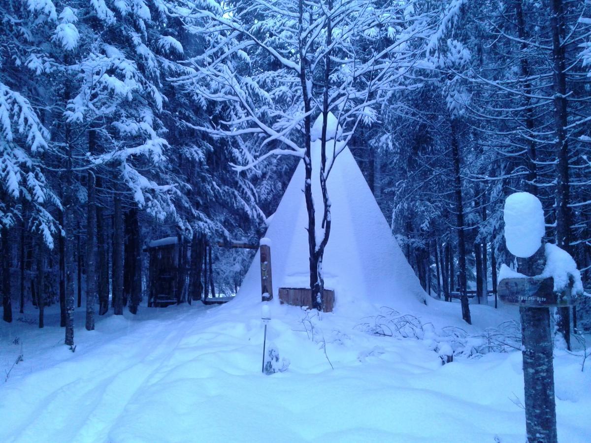 Villa Aux Tipis De La Riviere Sauvage Saint Romain Exterior foto